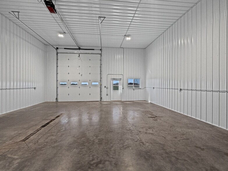 More Photos Of 606 Stagecoach Rd, Grinnell Industrial For Lease