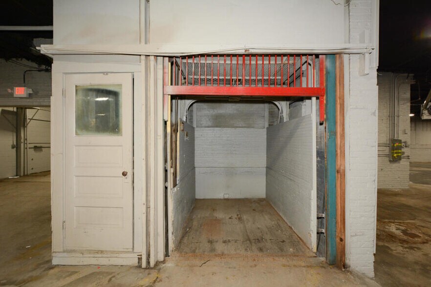 More Photos Of 3258 W Fond Du Lac Ave, Milwaukee Manufacturing For Lease
