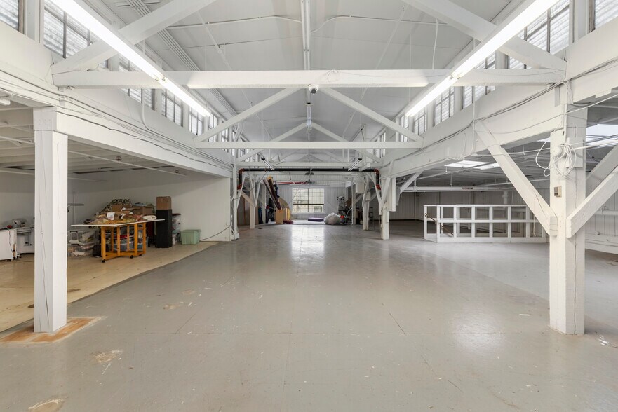 More Photos Of 35 S Hanford St, Seattle Warehouse For Lease