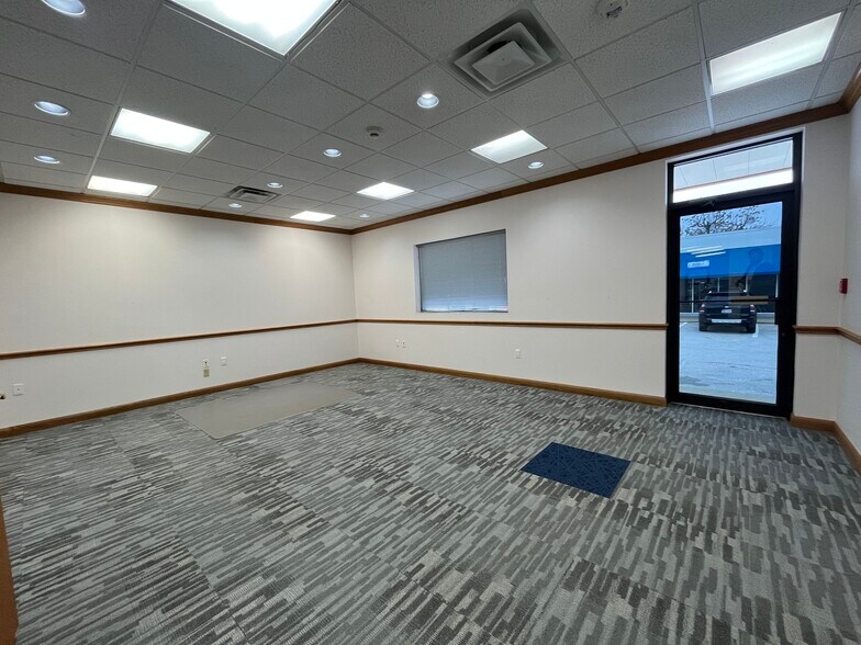 More Photos Of 10858 FM 346 W, Flint Office For Sale