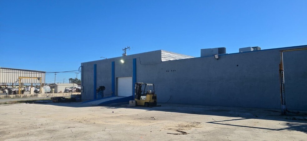 More Photos Of 5401 Sligh Ave, Tampa Auto Repair For Lease