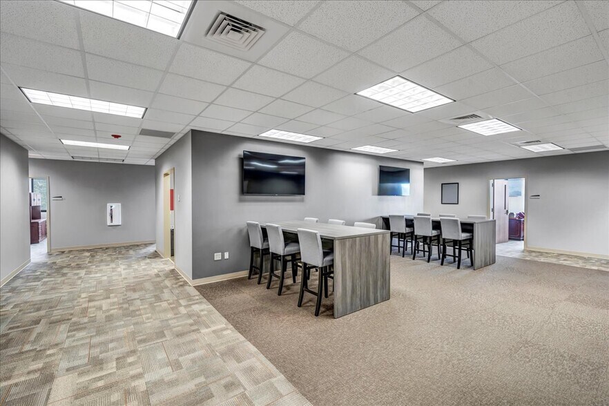 More Photos Of 4885 Riverside Dr, Macon-Bibb Office For Sale