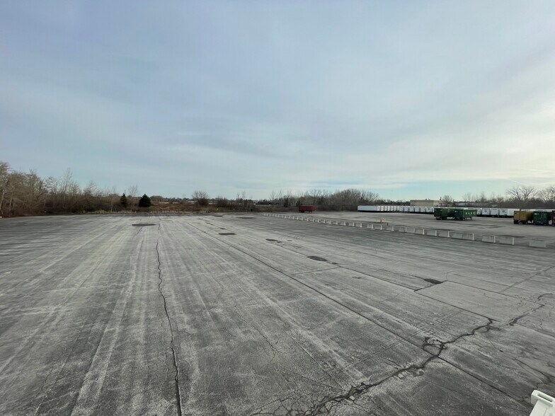 More Photos Of 2024 E Birchwood, Cudahy Truck Terminal For Lease