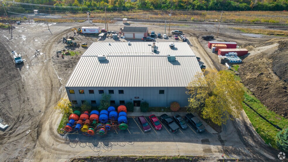 More Photos Of 777 Bowman Ave, Columbus Warehouse For Lease