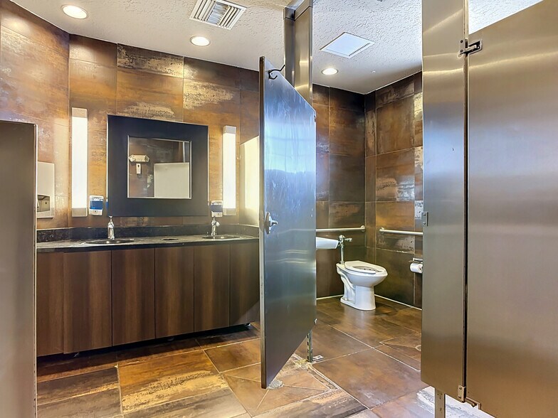 More Photos Of 220 N Williamson Blvd, Ormond Beach Restaurant For Sale