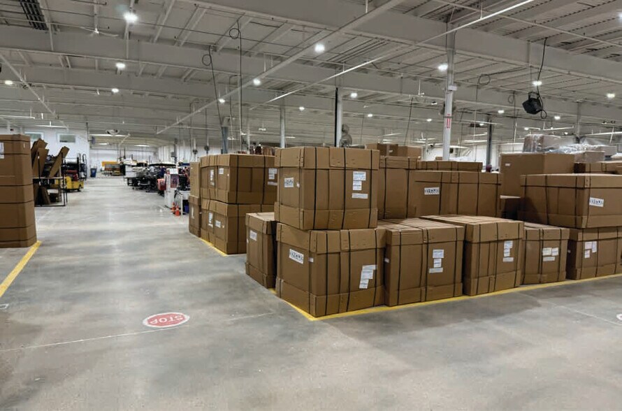 More Photos Of 170 Furniture Park, Winnipeg Distribution For Lease