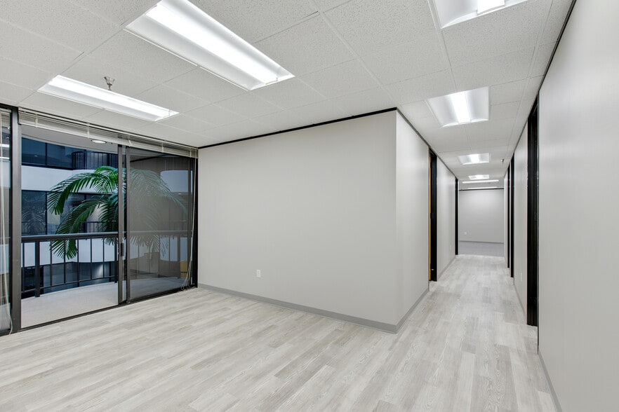 More Photos Of 1880 Dairy Ashford Rd, Houston Office For Lease