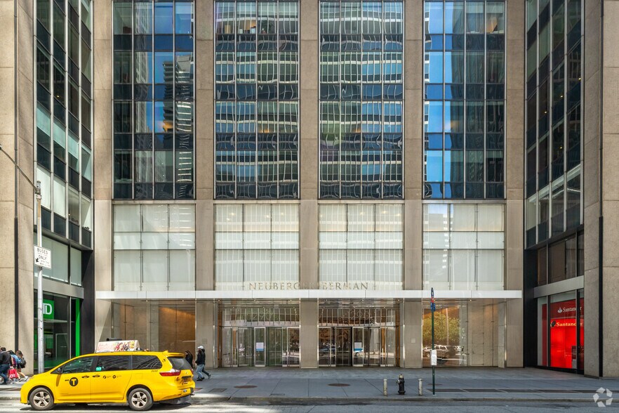 More Photos Of 1290 Avenue of the Americas, New York Office For Lease