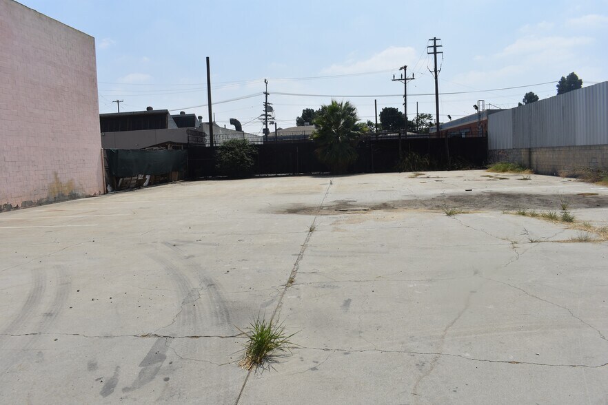 More Photos Of 228 E 57th St, Los Angeles Land For Lease
