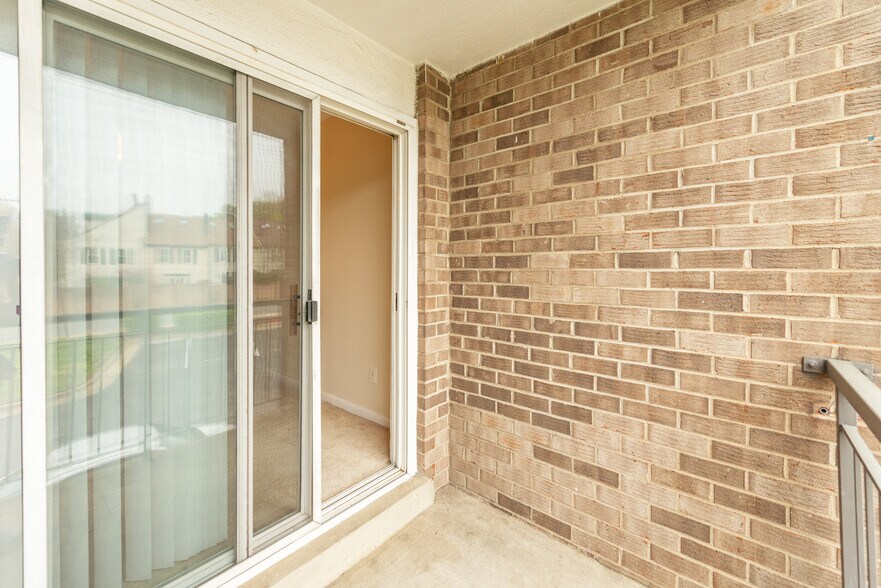 More Photos Of 300-302 W Glebe Rd, Alexandria Apartments For Sale