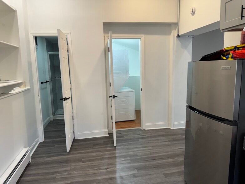 More Photos Of 194 Woodward St, Jersey City General Retail For Lease