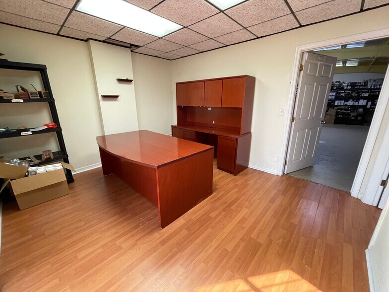 More Photos Of 1540 Kurt St, Eustis Manufacturing For Sale