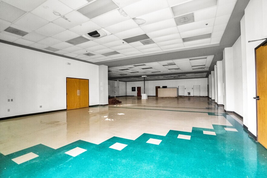 More Photos Of 3215 W Oak St, Palestine Medical For Lease