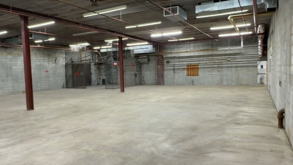 More Photos Of 36-60 Industrial pl, Middletown Manufacturing For Lease