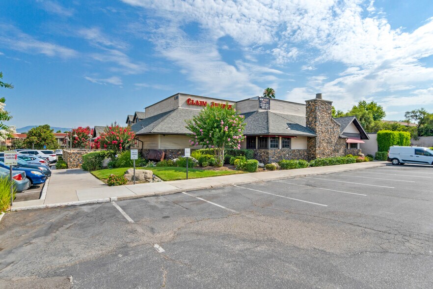 More Photos Of 1905 S Commerce Center Dr E, San Bernardino Restaurant For Lease