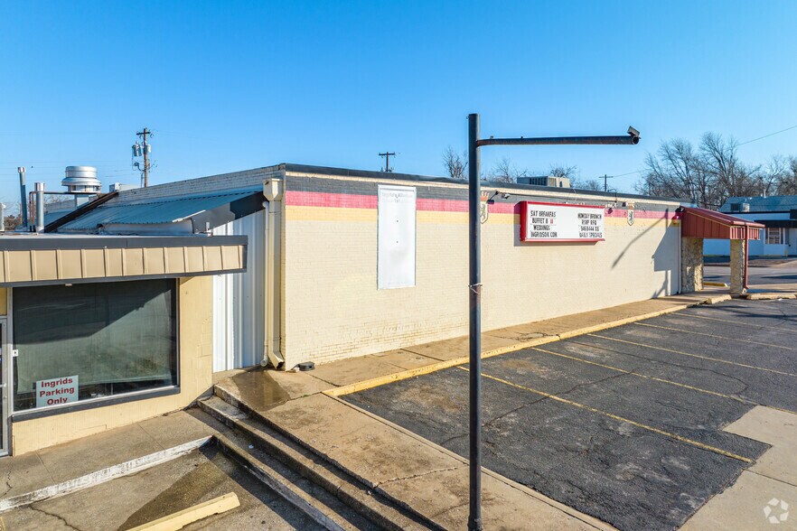 More Photos Of 3701 N Youngs Blvd, Oklahoma City Restaurant For Lease