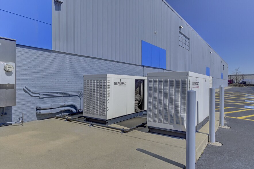 More Photos Of 5555 70th Pl, Bedford Park Freestanding For Sale