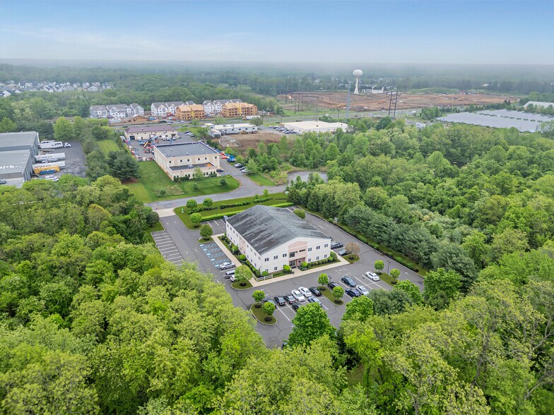 More Photos Of 500 Park Ave, Manalapan Township Medical For Lease
