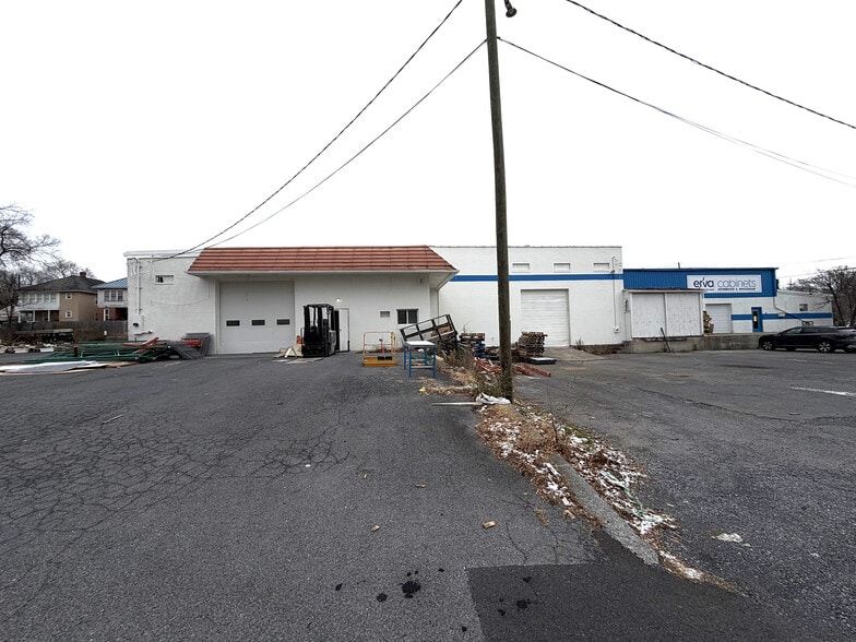 Primary Photo Of 449 N Cameron St, Winchester Manufacturing For Lease