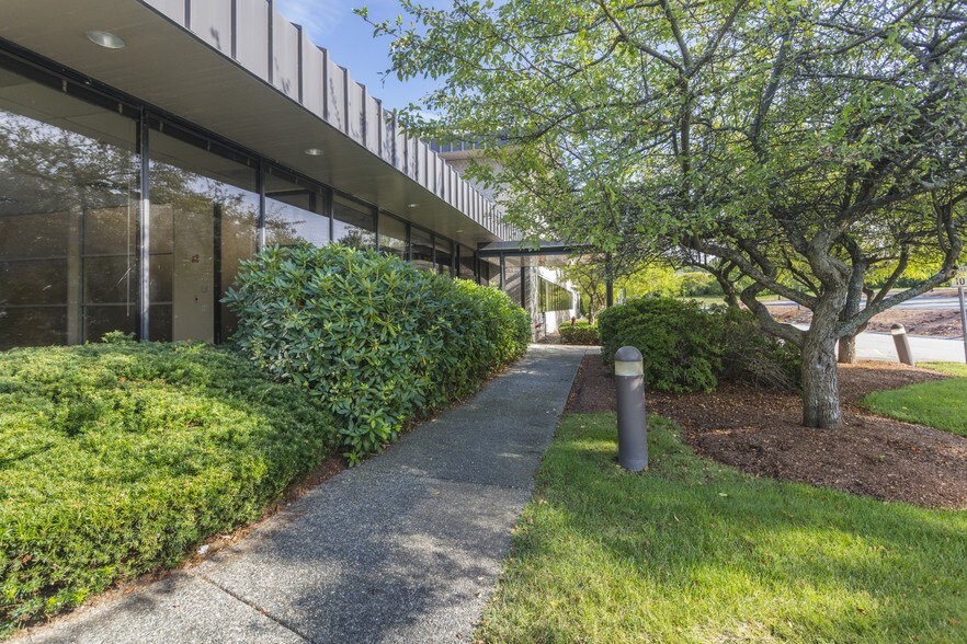 More Photos Of 2 Omni Way, Chelmsford Office For Lease