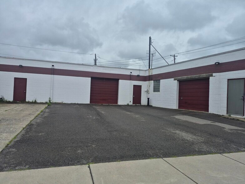 More Photos Of 2363 Broadway St, Buffalo Warehouse For Sale