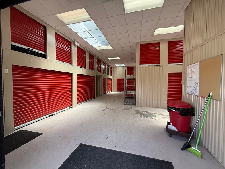 More Photos Of 211B Johnny Mercer Blvd, Savannah Self Storage For Sale