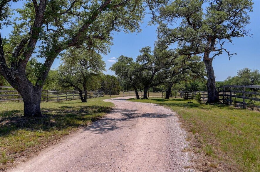 More Photos Of 15425 Fitzhugh Rd, Dripping Springs Land For Sale