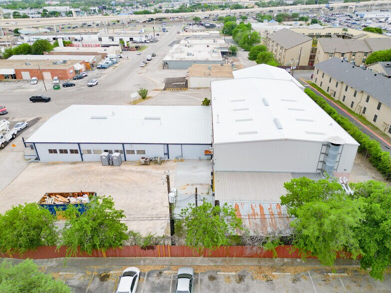 More Photos Of 5423 Jackwood Dr, San Antonio Warehouse For Lease