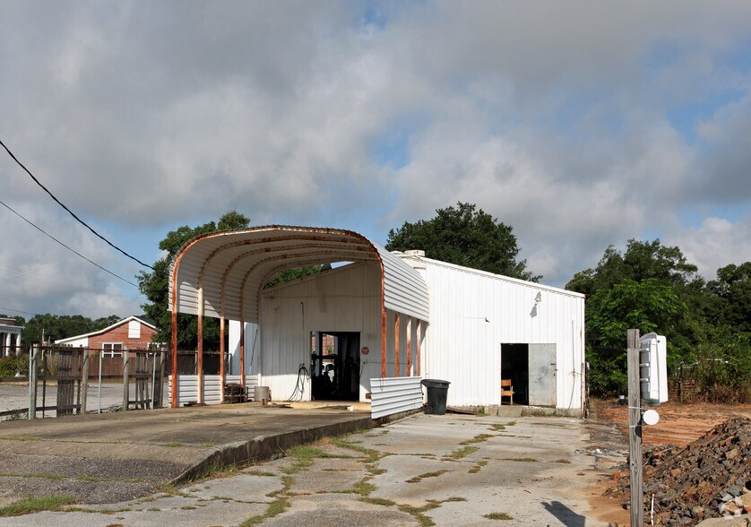 More Photos Of 1614 Garden St, Pensacola Auto Repair For Lease