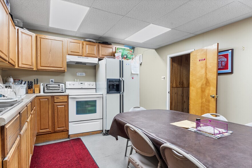 More Photos Of 257 W Nicholson Rd, Audubon Office For Sale