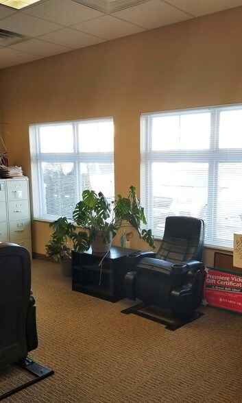 More Photos Of 3601 18th St S, Saint Cloud Showroom For Sale