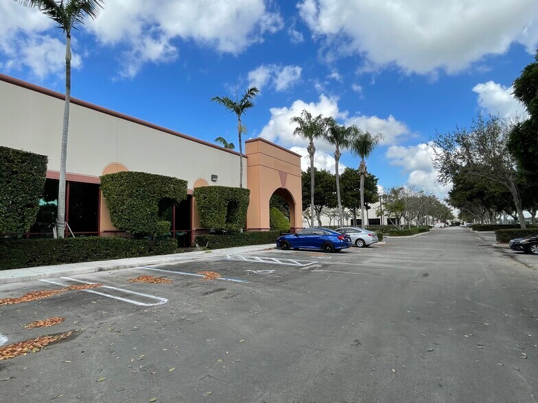 More Photos Of 3001-3045 N Commerce Pky, Miramar Office For Lease