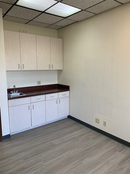 More Photos Of 255 E Osborn Rd, Phoenix Office For Lease