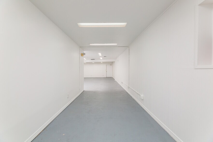 More Photos Of 128 Tomahawk Dr, Indian Harbour Beach Warehouse For Sale