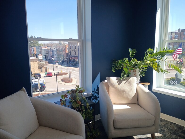 More Photos Of 40 Monument Sq, Urbana Storefront Retail Office For Lease