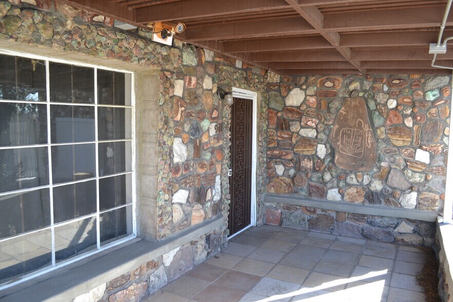 More Photos Of 900 E Ogden Ave, Las Vegas Office For Sale