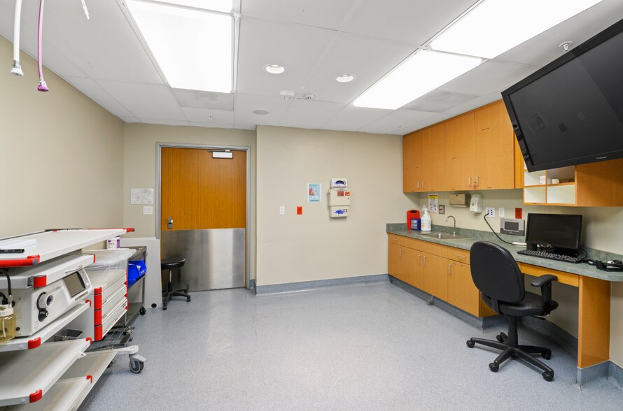 More Photos Of 311 Haigh Rd, Thousand Oaks Medical For Lease