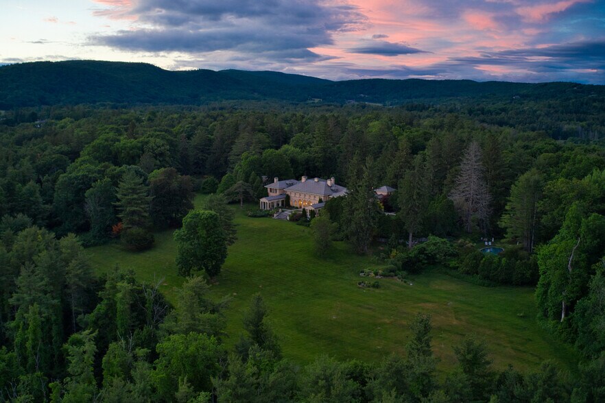 More Photos Of 11 Hawthorne Rd, Lenox Hotel For Sale