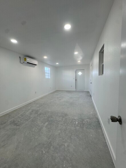 More Photos Of 1100 County Road 108, Hutto Warehouse For Lease