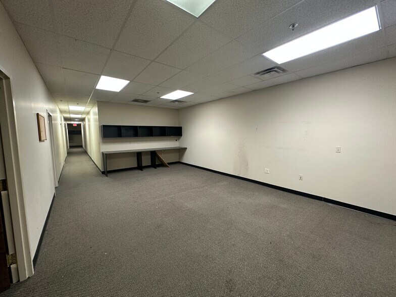 More Photos Of 5620 W Sligh Ave, Tampa Office For Sale