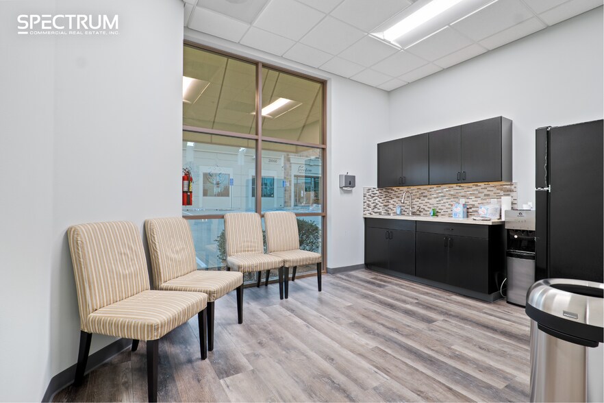 More Photos Of 21050 Centre Pointe Pky, Santa Clarita Medical For Lease