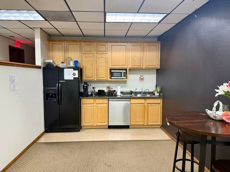 More Photos Of 1881-1893 Knoll Dr, Ventura Office For Sale