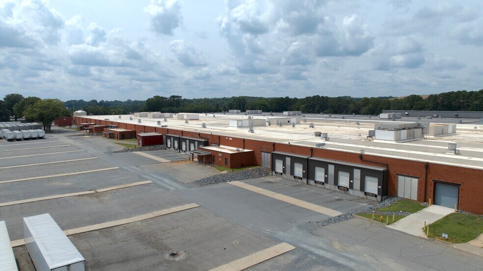 More Photos Of 401 W Hanes Mill Rd, Winston-Salem Manufacturing For Lease