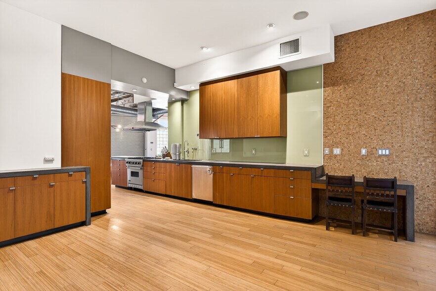More Photos Of 120 Mildred Ave, Venice Loft Creative Space For Sale