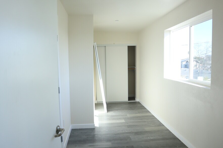 More Photos Of 4821 Compton Ave, Los Angeles Apartments For Sale