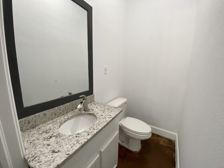 More Photos Of 619 Jackson Ave, Pasadena Storefront Retail Office For Sale