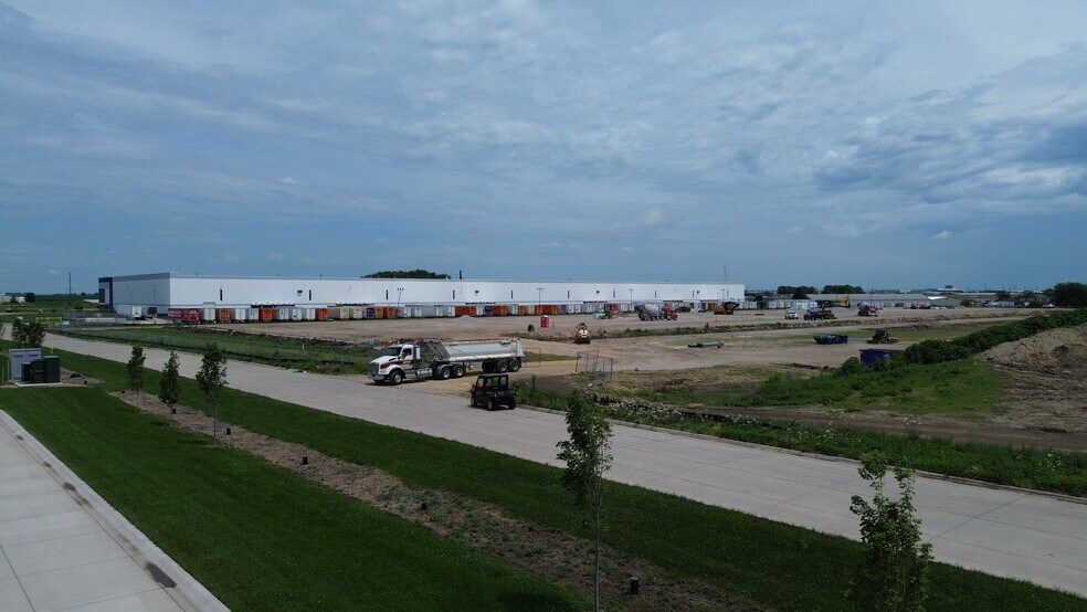 More Photos Of 8730 Northwest Blvd, Davenport Unknown For Lease