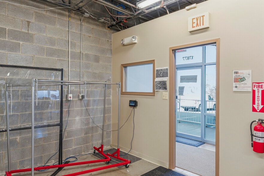 More Photos Of 17857-17889 Fraley Blvd, Dumfries Research And Development For Sale