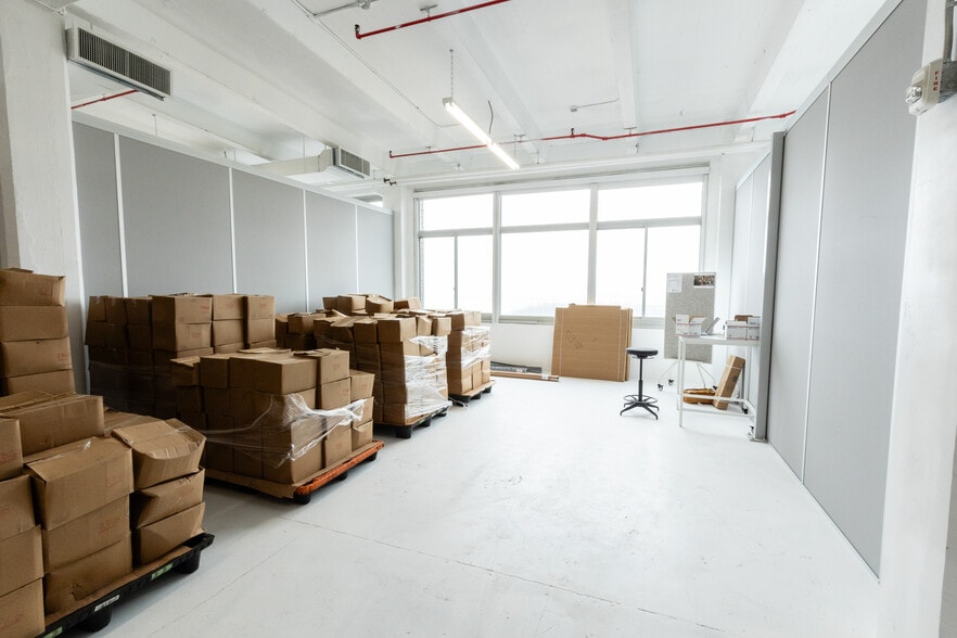 More Photos Of 14 53rd St, Brooklyn Flex For Lease