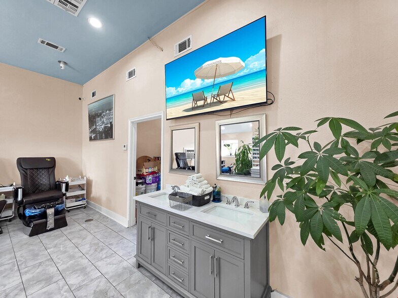 More Photos Of 1923 Hwy 87, Crystal Beach Freestanding For Sale